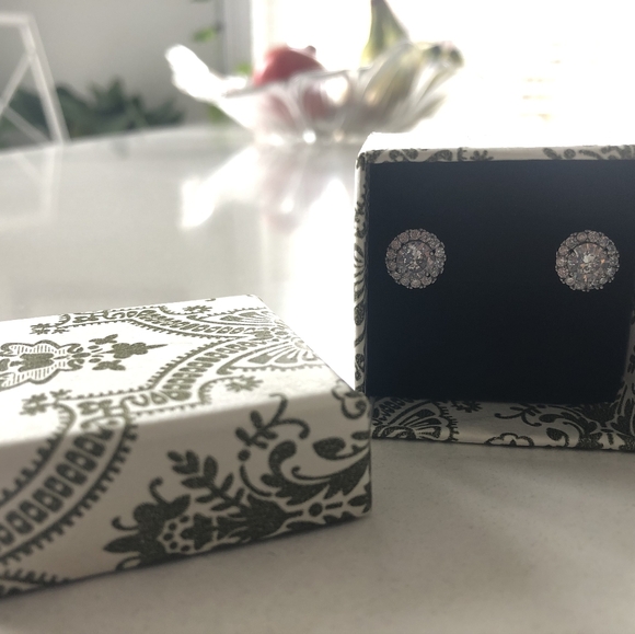 18K White Gold Plated 10mm Cz Cluster Stud Earrings - Picture 3 of 5